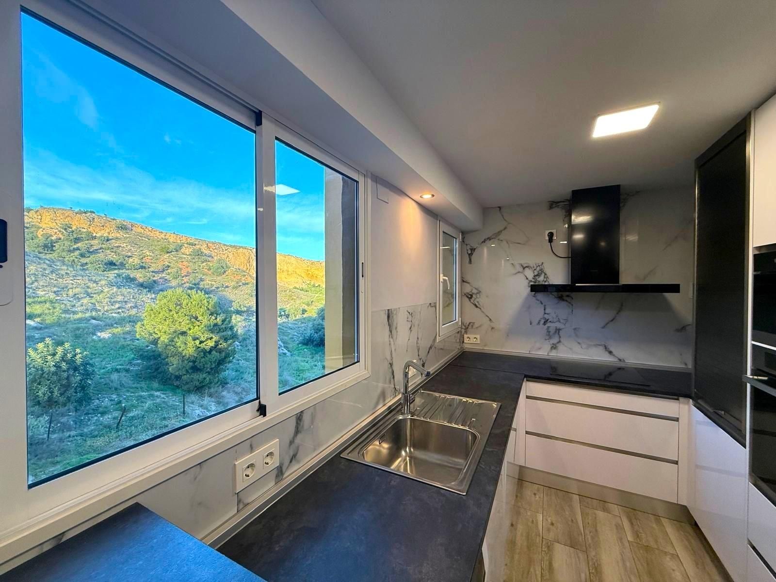 Maisonette zur Miete in Avenida CARLOS HAYA, La Florida - Parque Norte