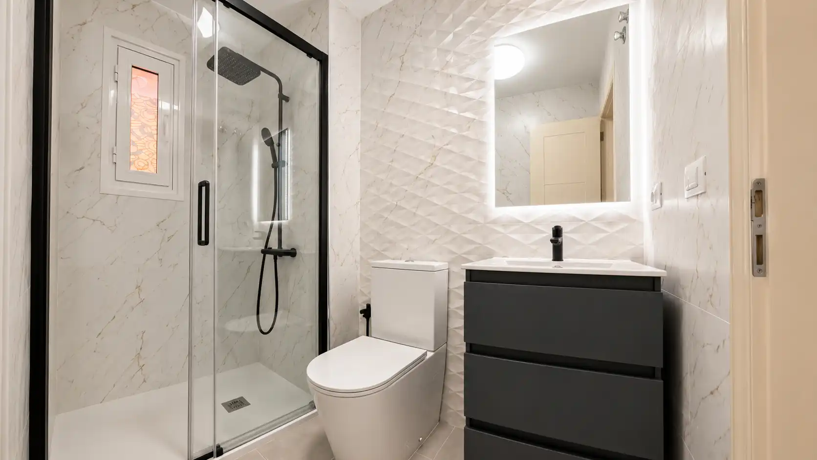Badezimmer von Wohnungen zum Verkauf in Arona mit Terrasse, Ofen und Waschmaschine