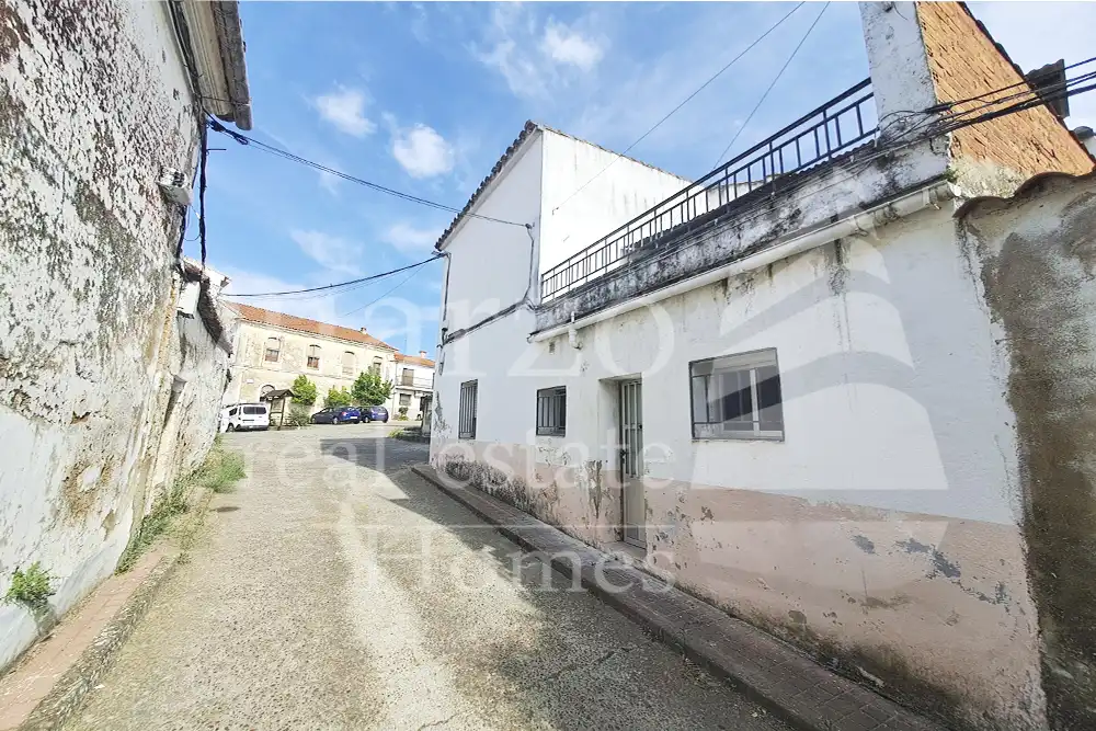 Vista exterior de Casa o xalet en venda en Madroñera amb Terrassa, Moblat i Balcó