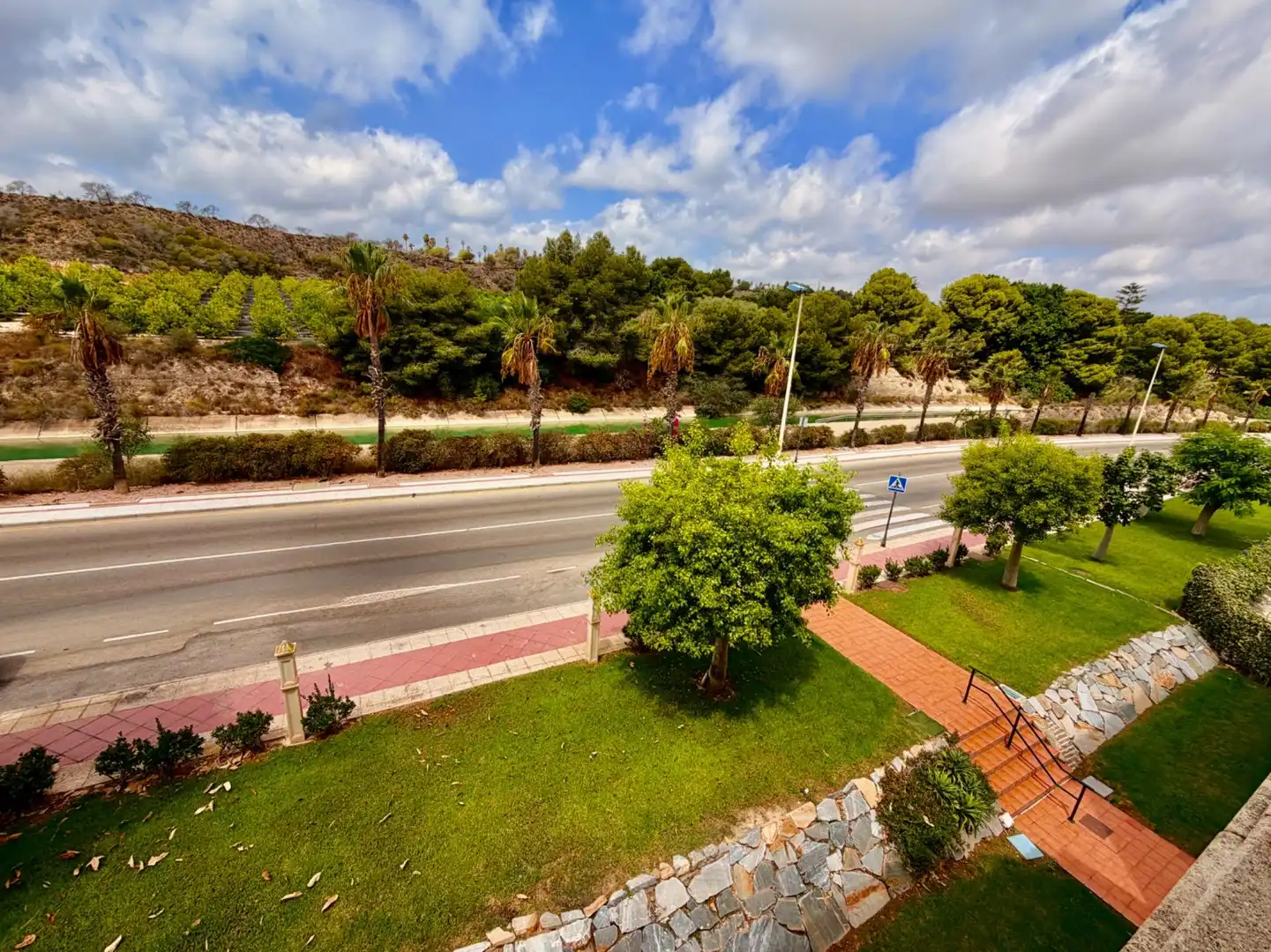 Vista exterior de Àtic en venda en Orihuela amb Aire condicionat, Terrassa i Traster