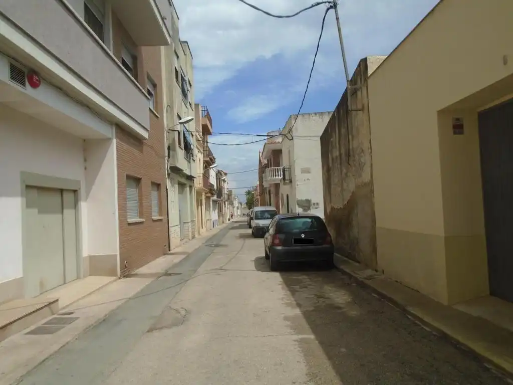 Außenansicht von Garage zum Verkauf in Santa Bàrbara