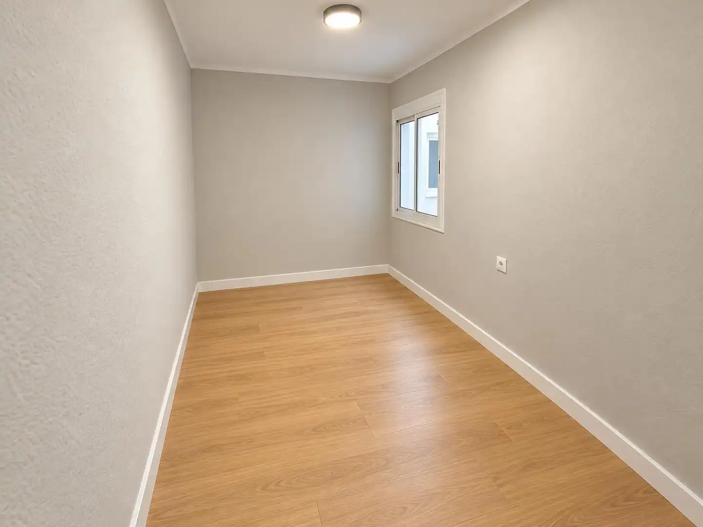 Bedroom of Flat for sale in L'Hospitalet de Llobregat  with Parquet flooring, Balcony and Alarm