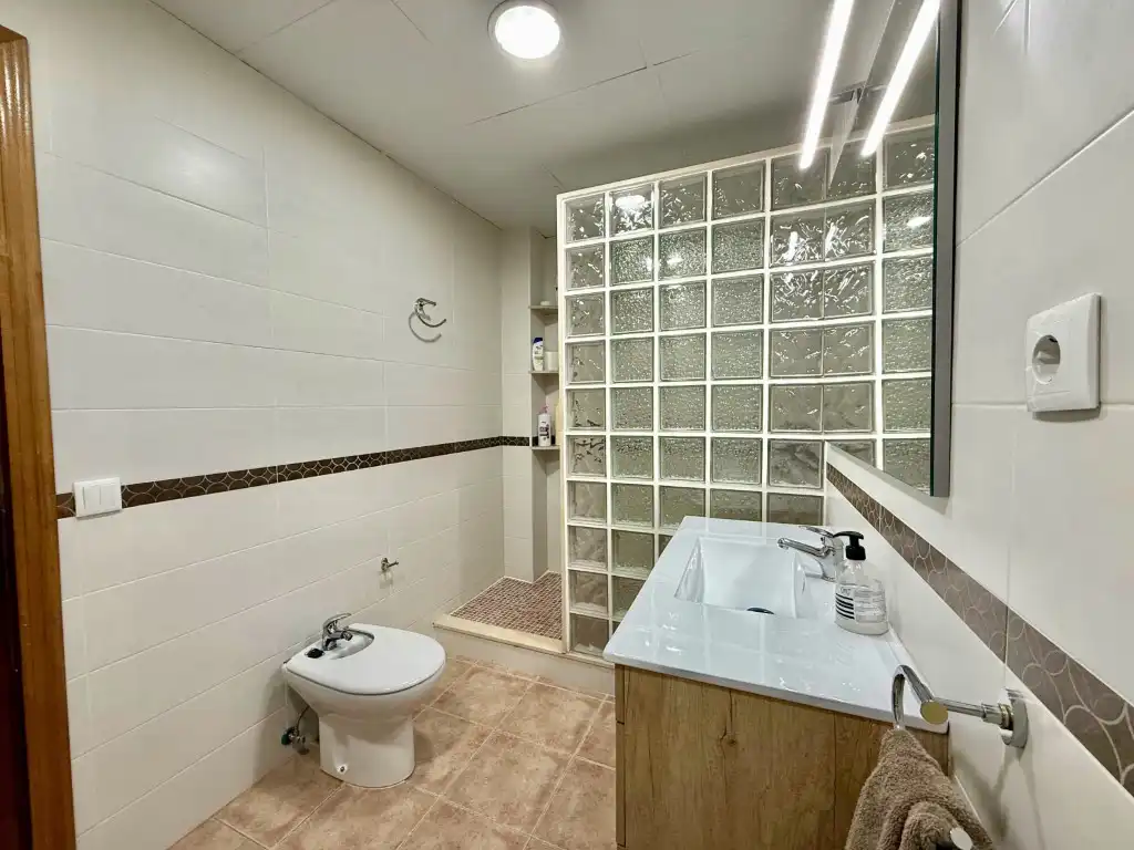 Flat with terrace to rent in Calle Miguel Benzo, imagen 15