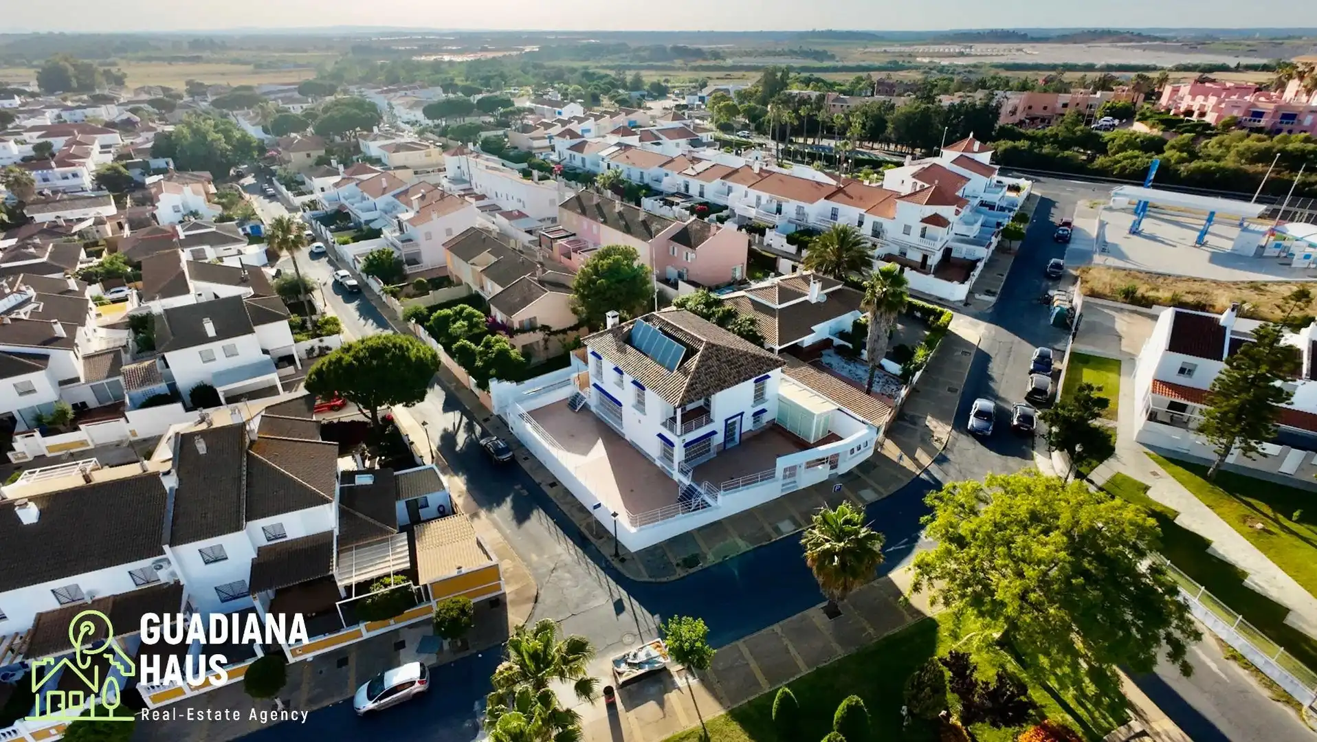 Chalet con piscina en venta en Urbasur