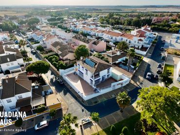 Xalet amb piscina en venda a Urbasur