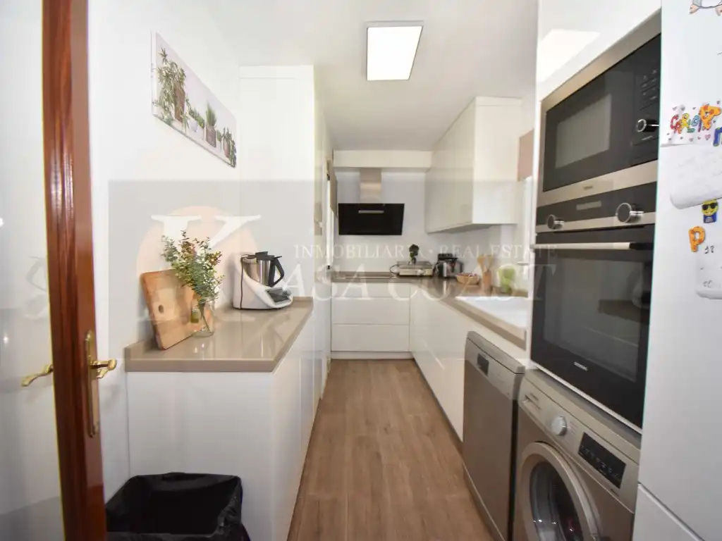 Kitchen of Flat for sale in Mijas  with Air Conditioner, Private garden and Terrace