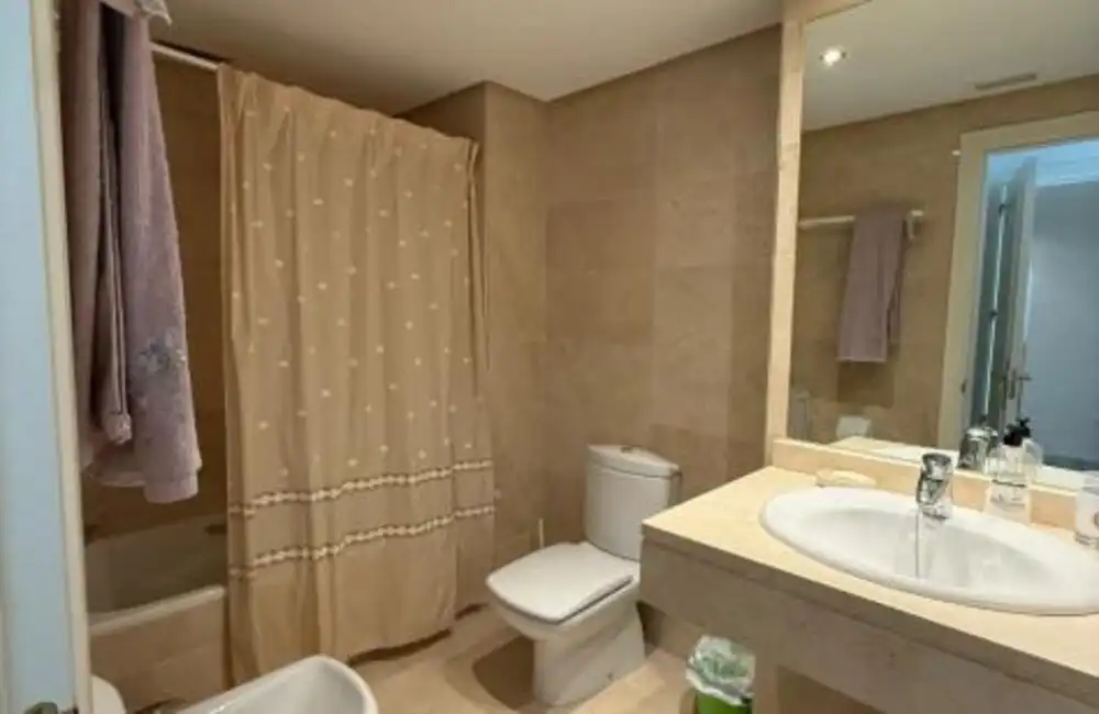 Baño de Apartamento en venta en Marbella con Aire acondicionado, Terraza y Piscina
