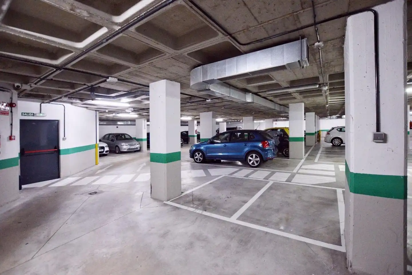 Parking de Piso en venta en Madrid con Aire acondicionado, Calefacción y Trastero