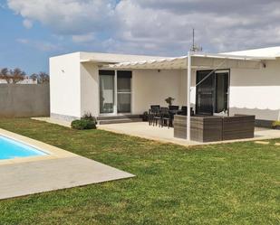 Piscina de Casa o xalet en venda en Chiclana de la Frontera amb Aire condicionat, Calefacció i Jardí privat