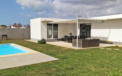 Piscina de Casa o xalet en venda en Chiclana de la Frontera amb Aire condicionat, Calefacció i Jardí privat