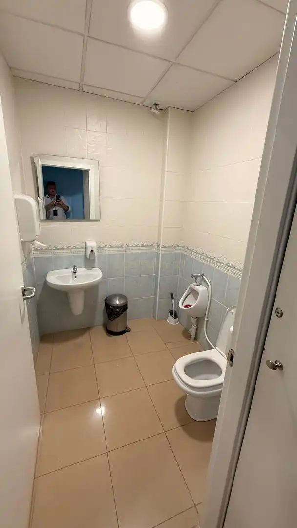 Baño de Local en traspaso en Calpe / Calp con Aire acondicionado, Alarma y Domótica
