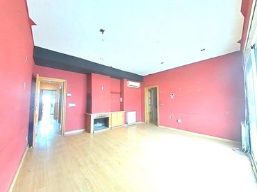 Appartement avec balcon à vendre à Calle LLANERA DE LA 93