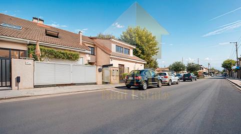 Foto 2 de Casa adosada en venda a Avinguda U, Santa Perpètua de Mogoda, Barcelona