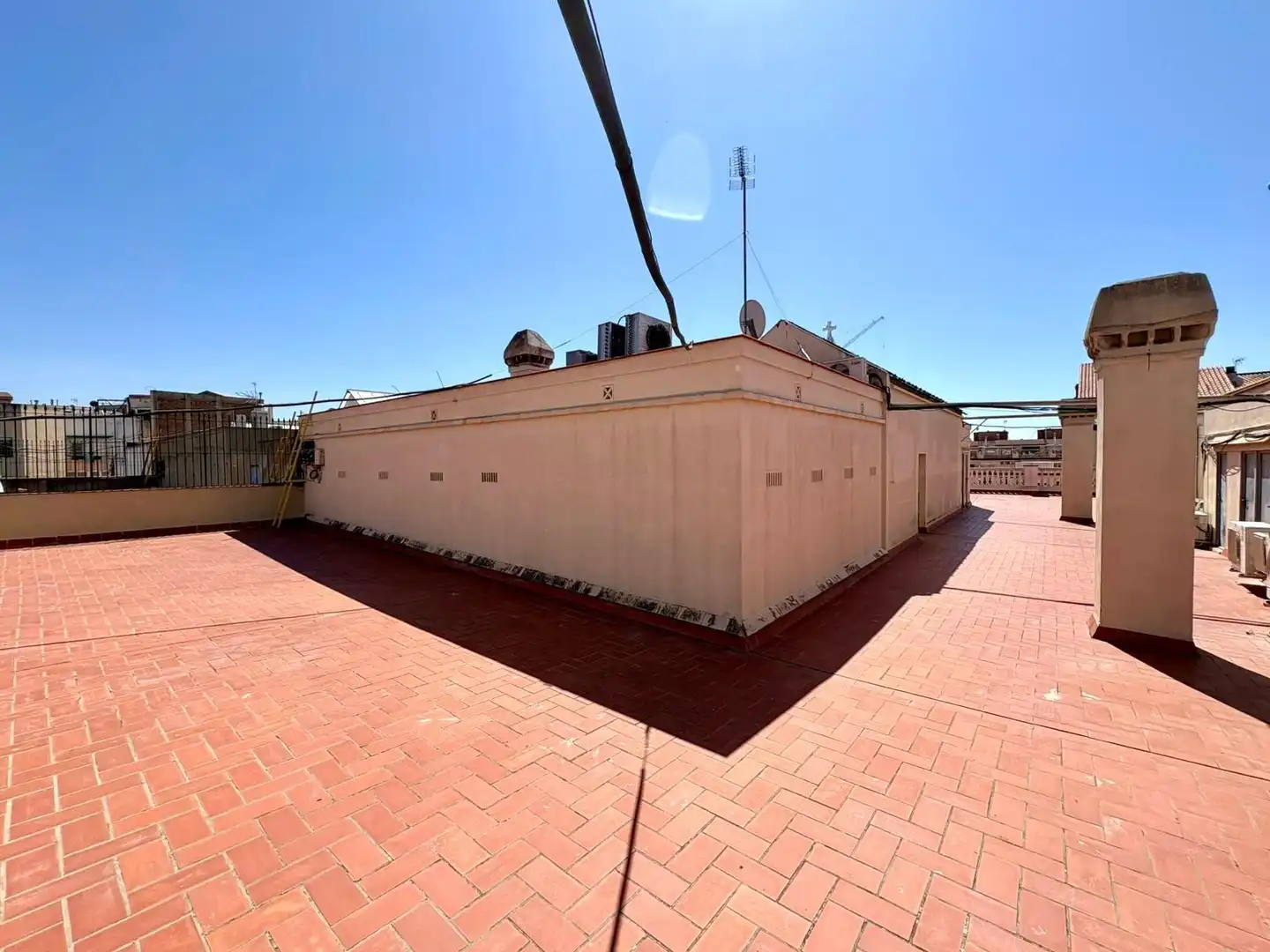 Vista exterior de Piso en venta en Barcelona con Aire acondicionado, Parquet y Trastero