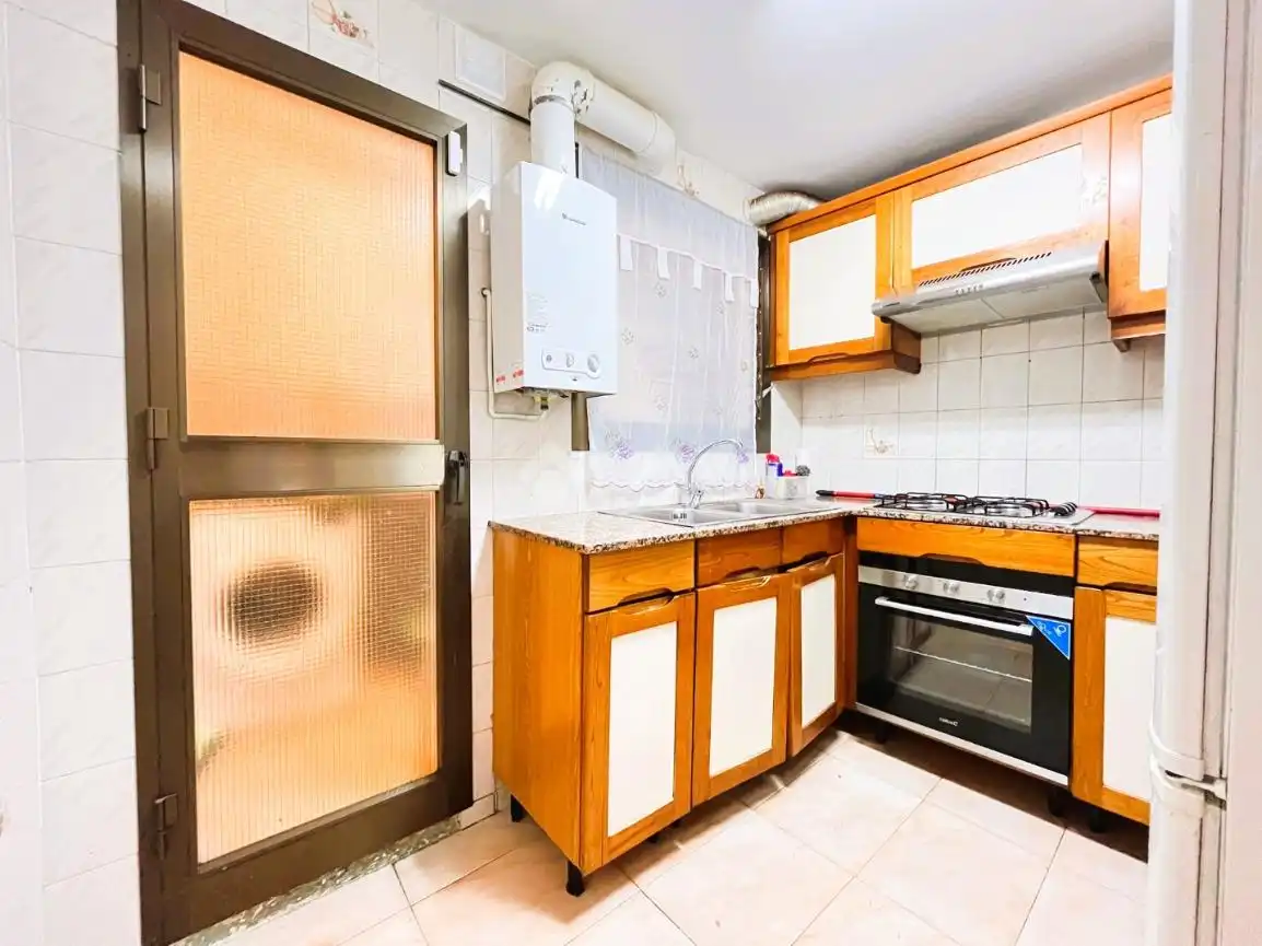 Cocina de Piso en venta en L'Hospitalet de Llobregat con Parquet y Alarma