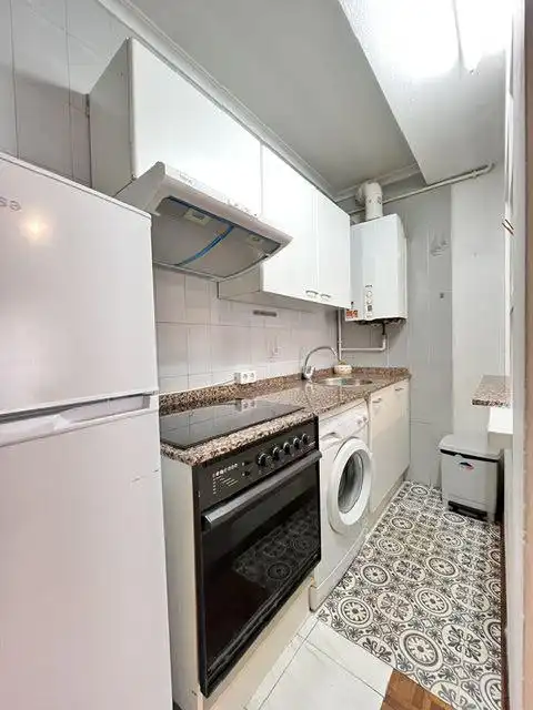 Cocina de Apartamento de alquiler en Gijón  con Aire acondicionado, Calefacción y Amueblado