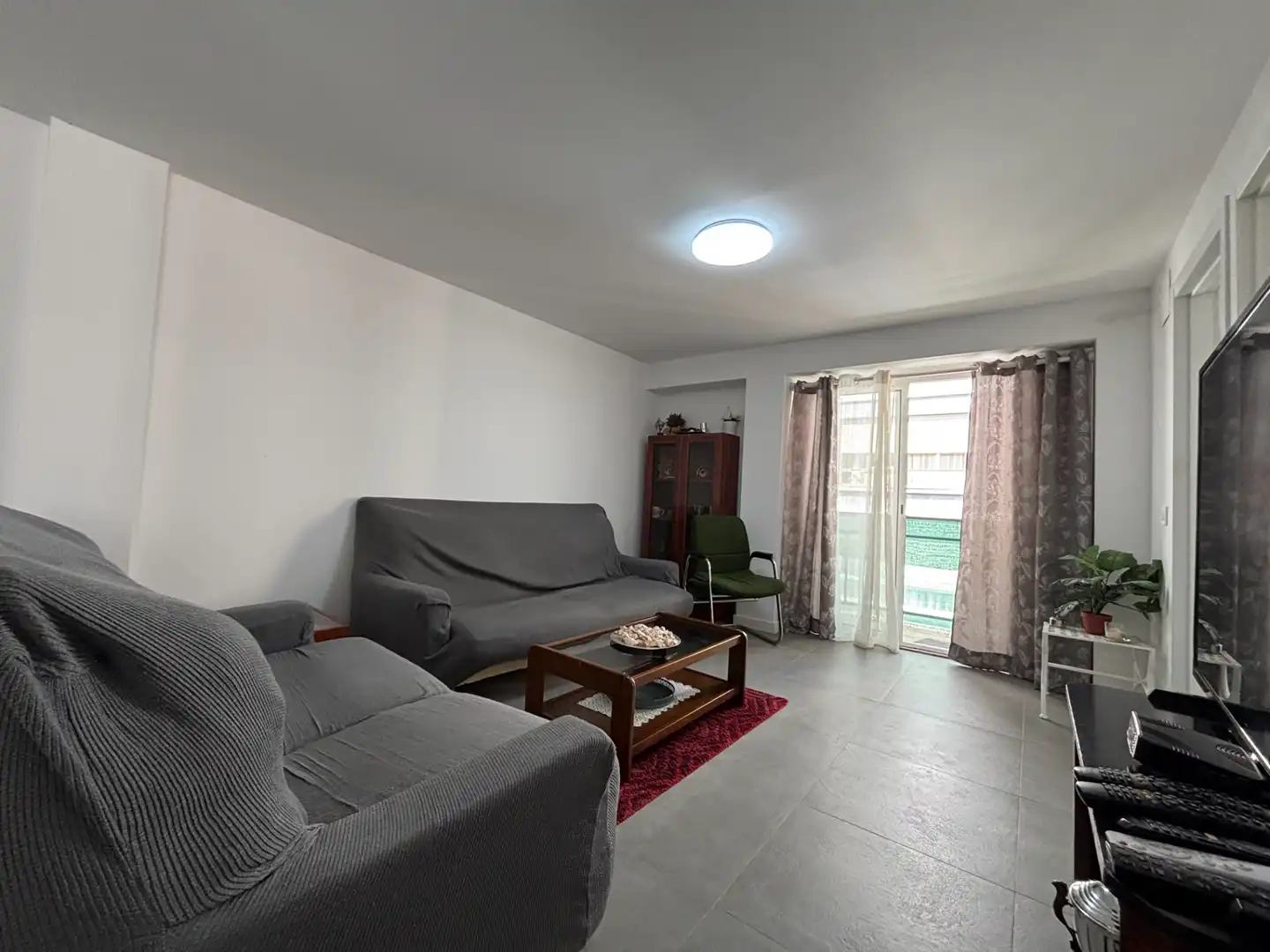 Sala d'estar de Pis en venda en Castellón de la Plana / Castelló de la Plana amb Moblat, Forn i Rentadora