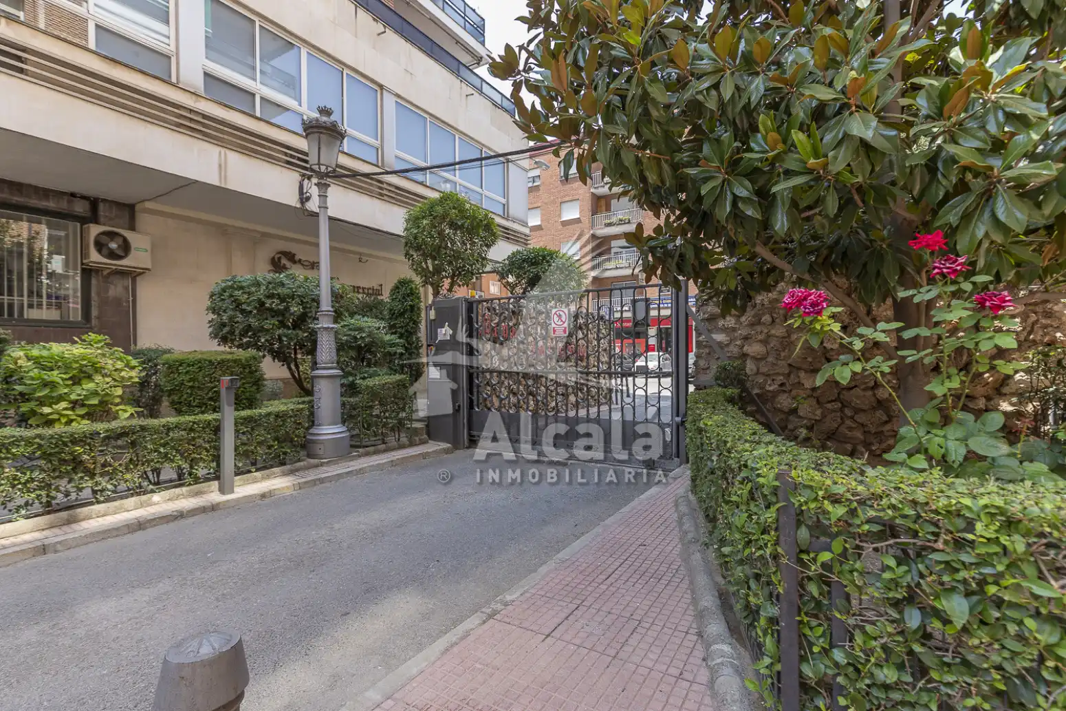 Vista exterior de Piso en venta en Alcalá de Henares con Calefacción, Jardín privado y Parquet