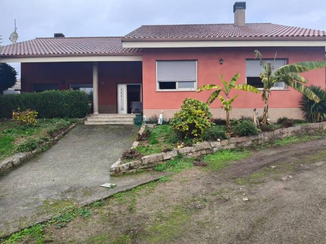 Casa-chalet en Venta en calle Patín en Toén