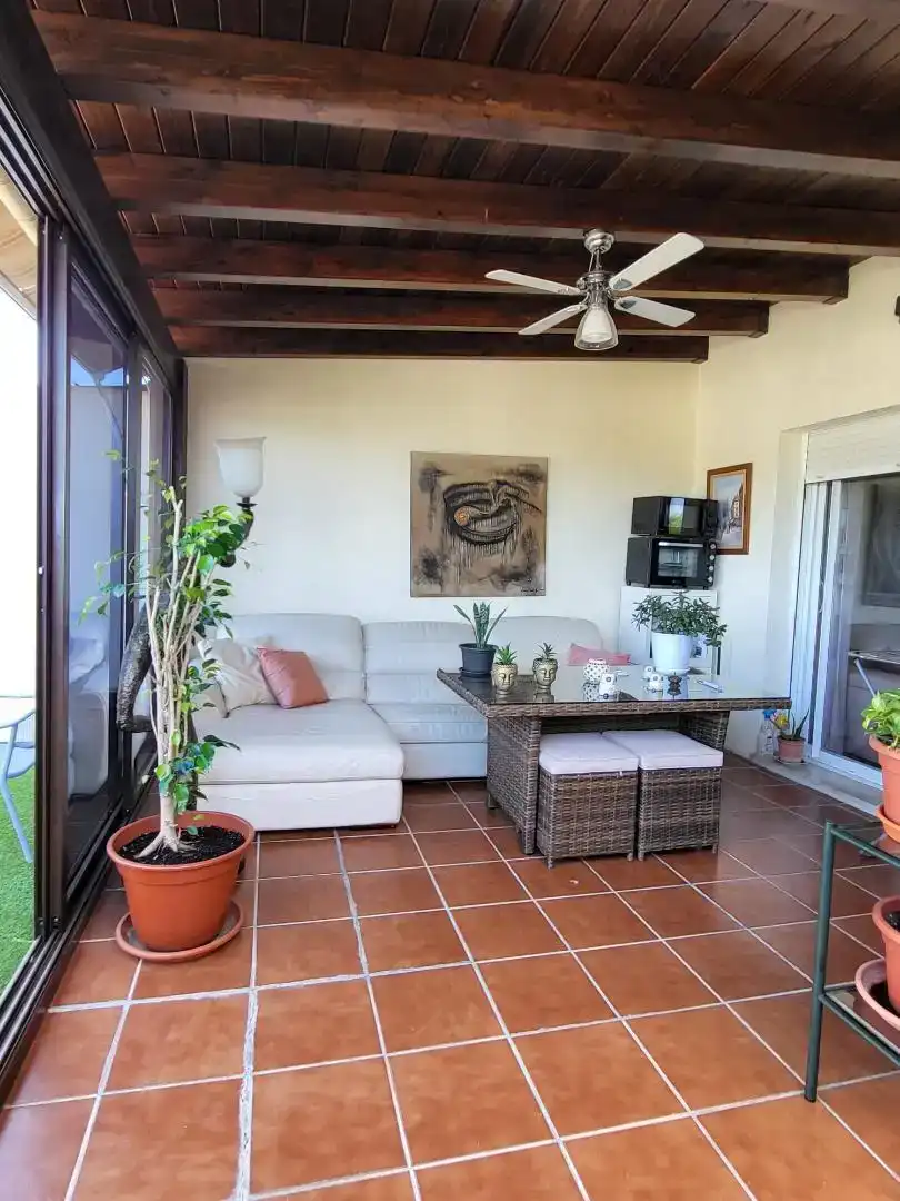 Sala d'estar de Àtic en venda en Estepona amb Aire condicionat