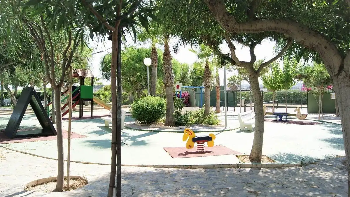 Vista exterior de Apartamento en venta en Alicante / Alacant con Aire acondicionado, Calefacción y Jardín privado