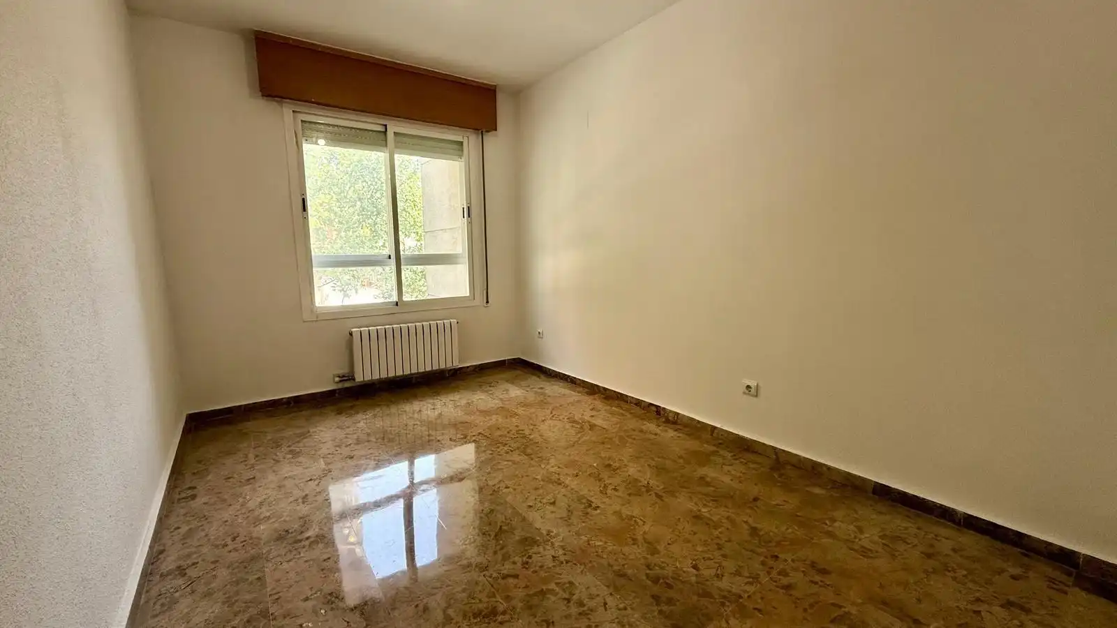 Bedroom of Flat for rent in Zaragoza  with Heating, Terrace and Storage room