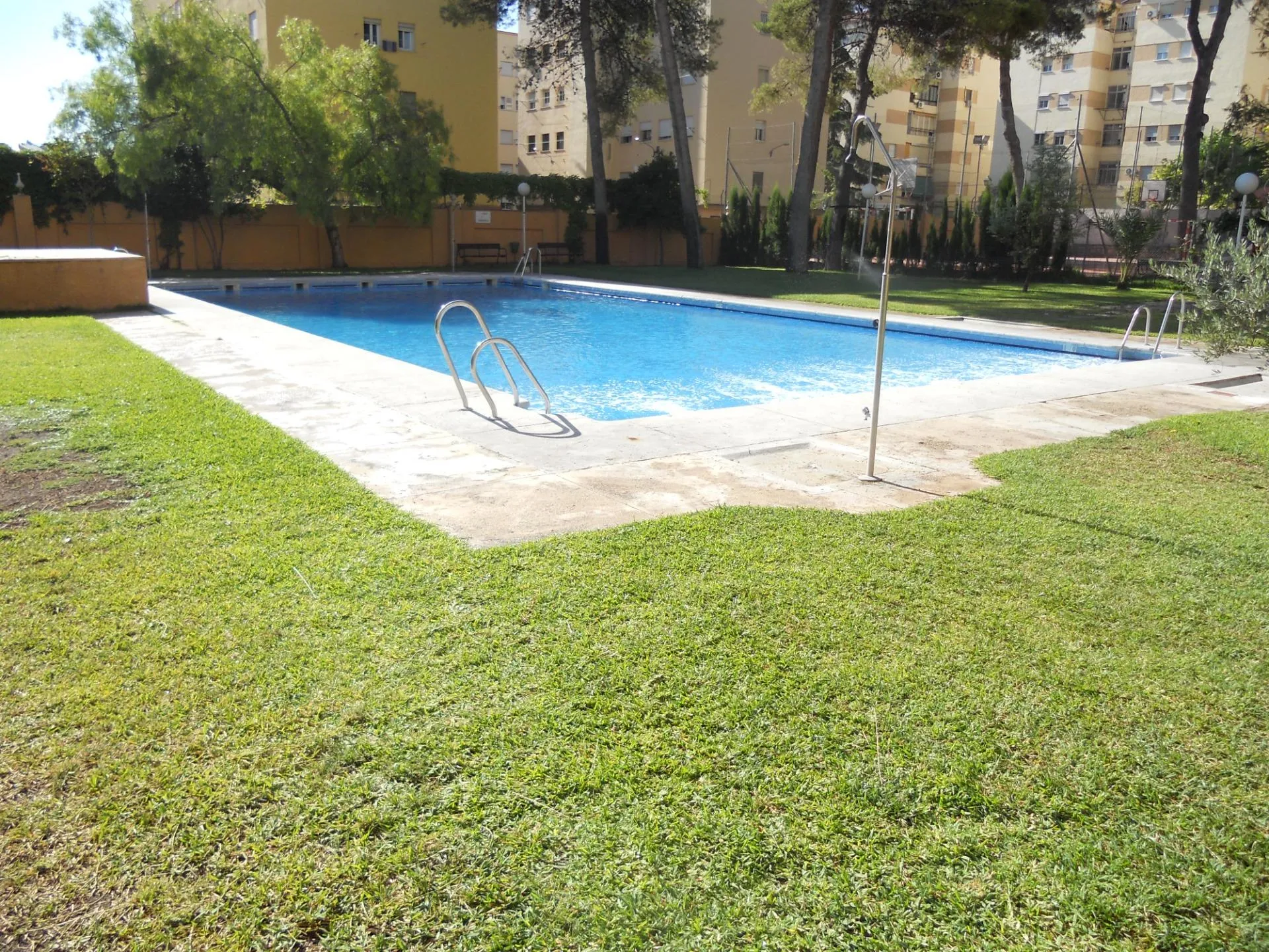 Piscina de Pis en venda en  Jaén Capital amb Aire condicionat, Terrassa i Traster