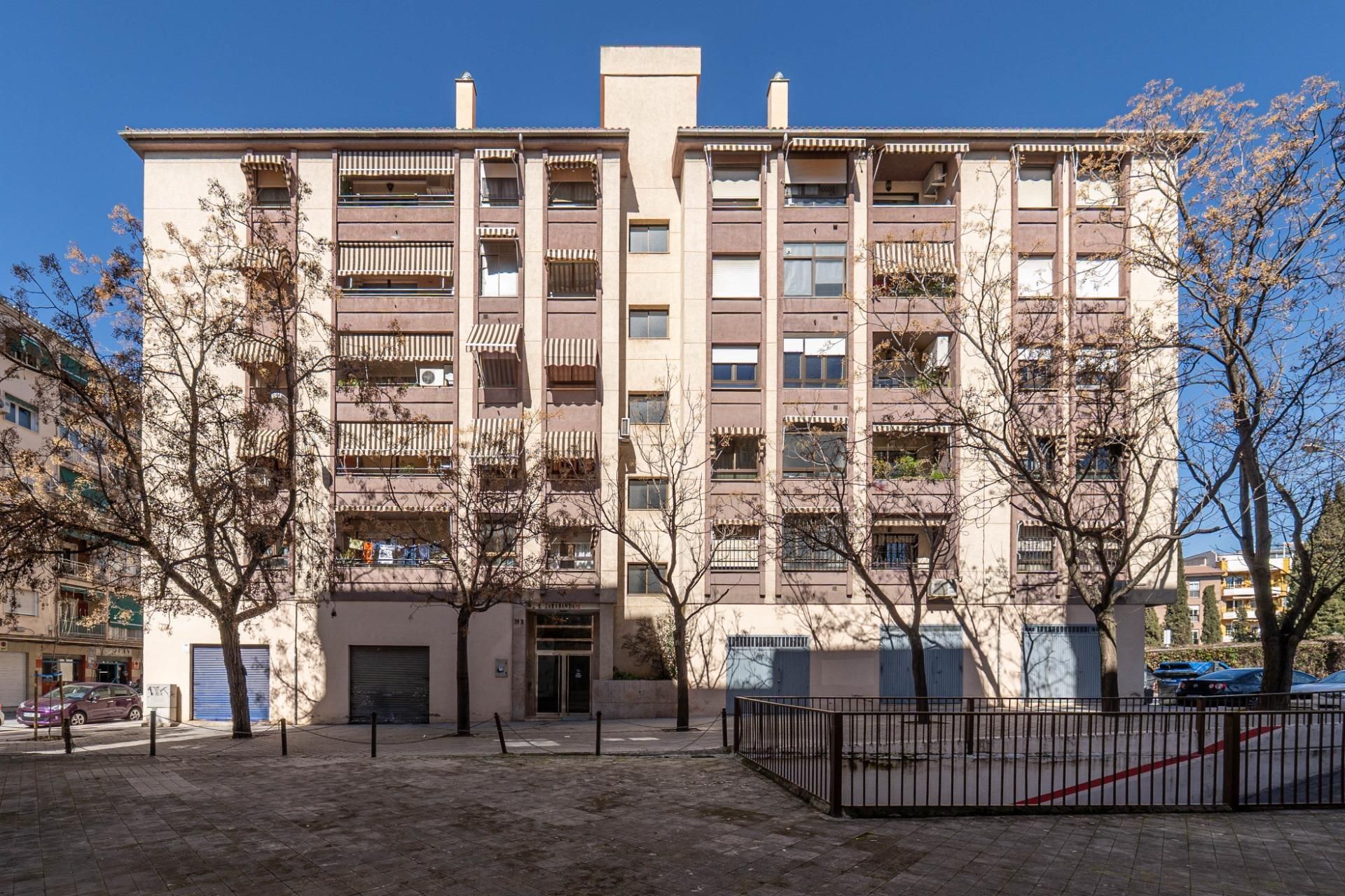 Vista exterior de Pis en venda en  Granada Capital amb Aire condicionat i Balcó