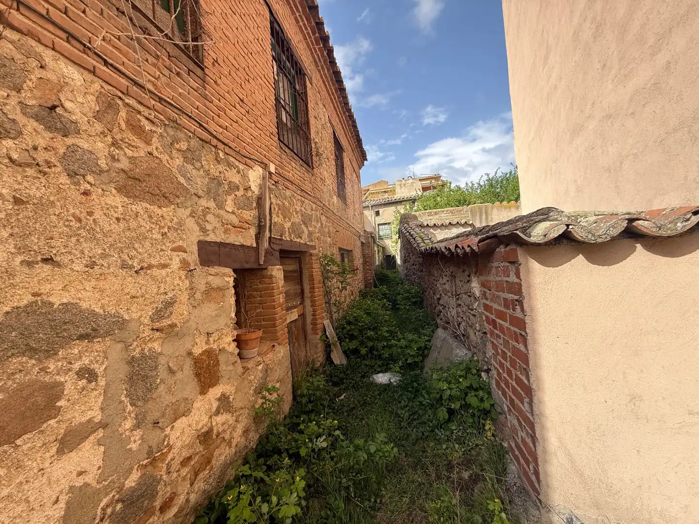 Außenansicht von Gebäude zum Verkauf in Ávila