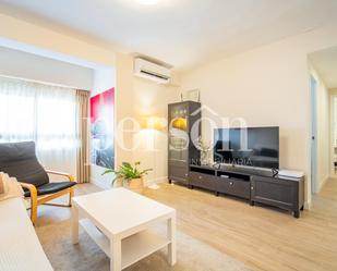 Living room of Flat for sale in  Valencia Capital  with Air Conditioner, Private garden and Furnished