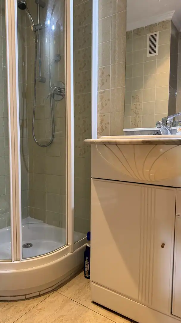 Badezimmer von Wohnung zur Miete in Valencia mit Terrasse, Möbliert und Waschmaschine