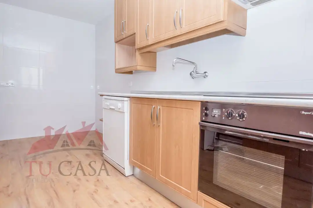 Cocina de Piso de alquiler en Toledo con Balcón
