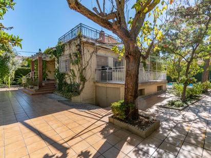 Vista exterior de Casa o xalet en venda en  Granada Capital amb Jardí privat, Terrassa i Traster