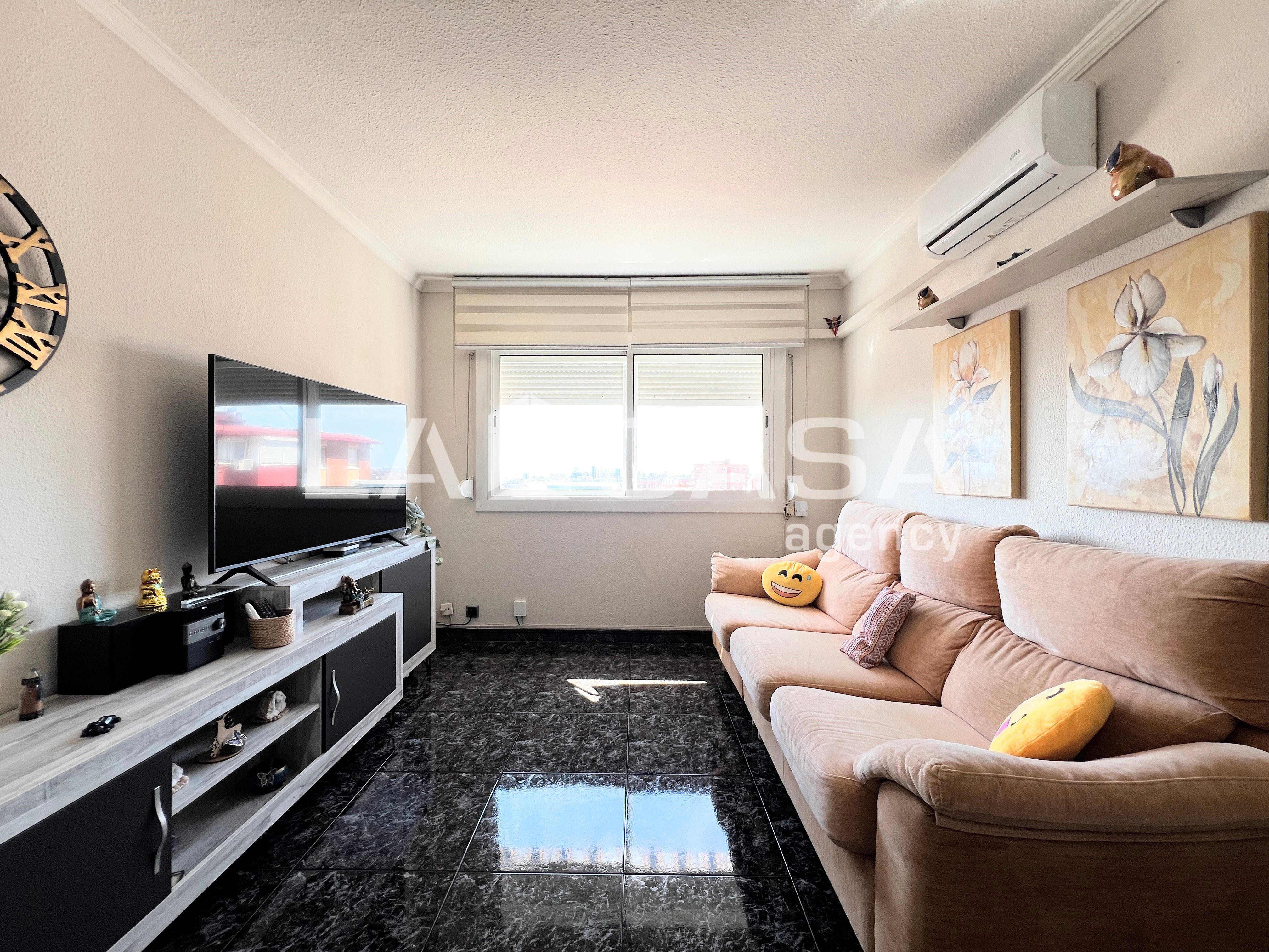 Sala d'estar de Pis en venda en Badalona amb Calefacció