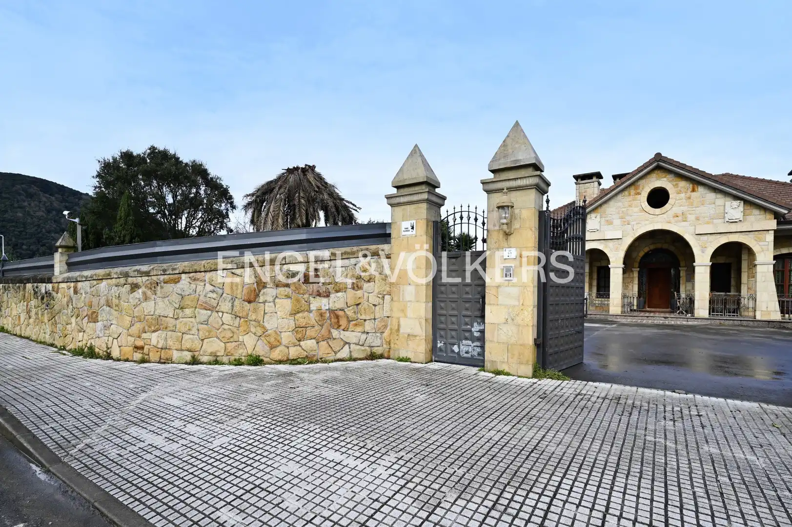 Vista exterior de Casa o chalet en venta en Arnuero con Calefacción, Jardín privado y Terraza