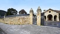 Vista exterior de Casa o xalet en venda en Arnuero amb Aire condicionat, Calefacció i Jardí privat