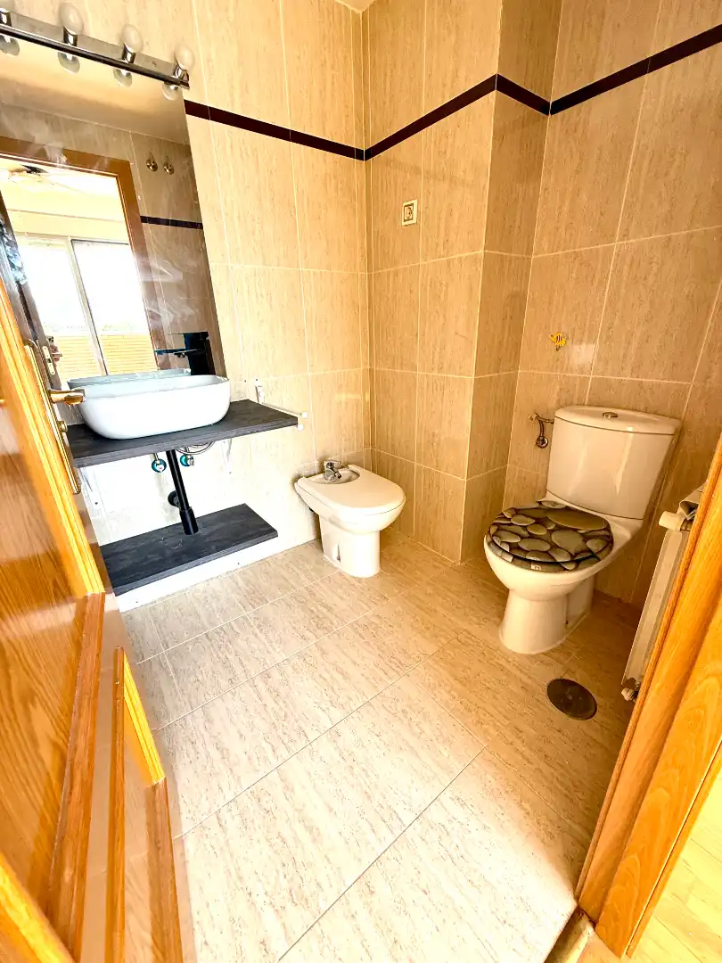 Badezimmer von Dachboden zur Miete in Guadalajara mit Klimaanlage, Heizung und Terrasse