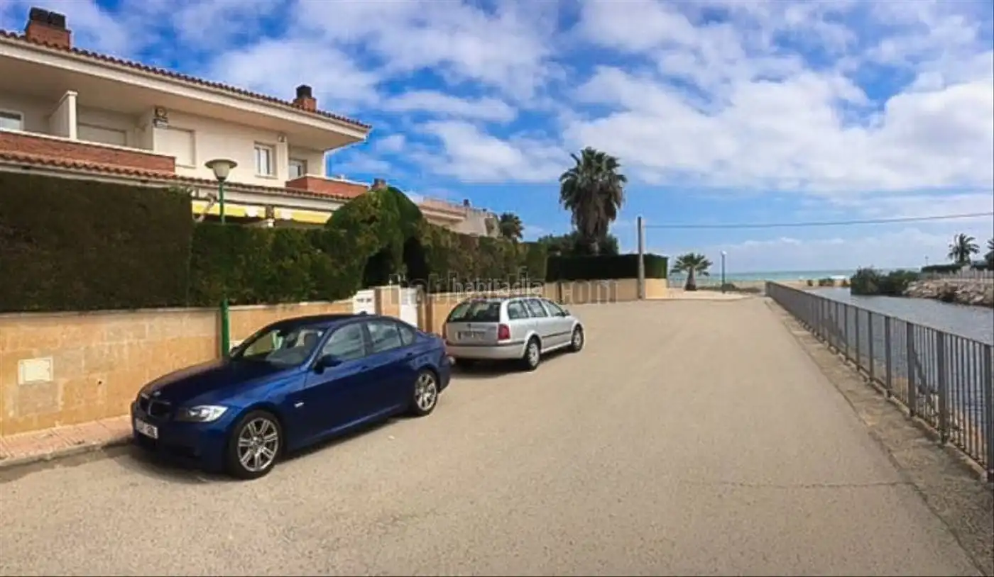 Adossat amb jardí en venda a Carrer Platja 68