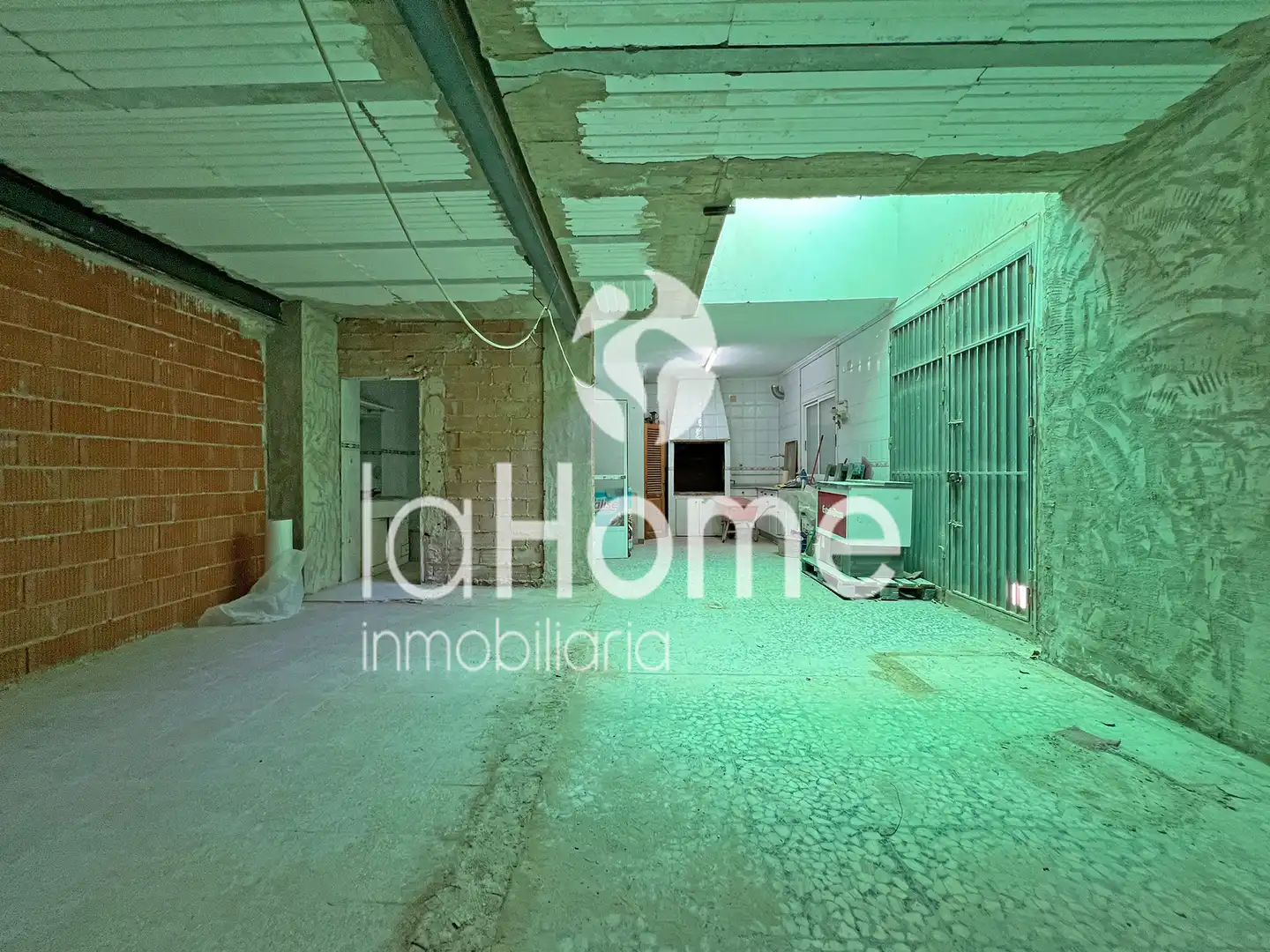 Houses for sale in La Pobla de Vallbona  with Terrace, Storage room and Balcony