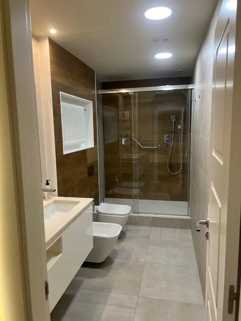 Baño de Piso en venta en Castellón de la Plana / Castelló de la Plana con Aire acondicionado, Calefacción y Amueblado