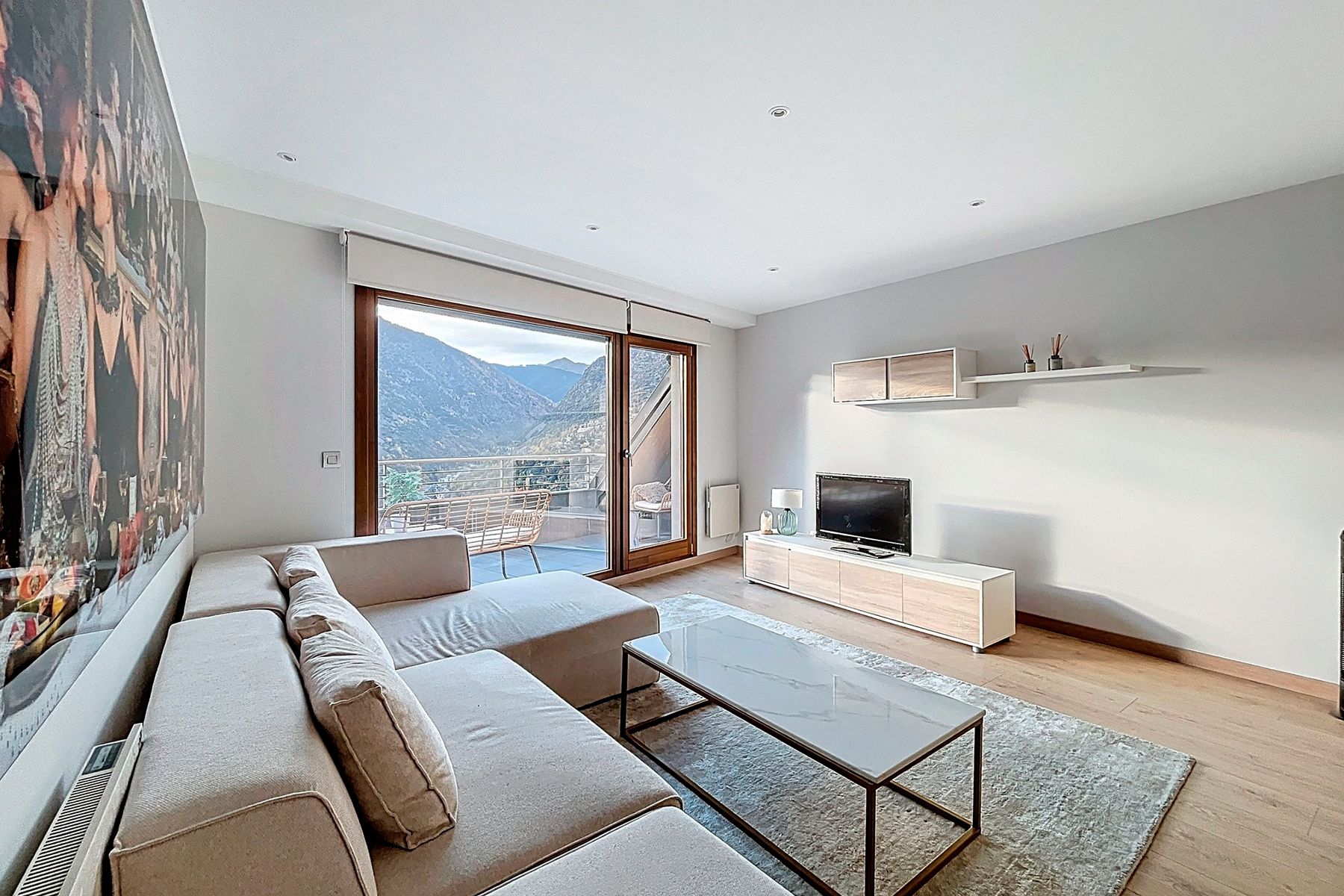 Sala d'estar de Apartament en venda en Escaldes – Engordany amb Aire condicionat, Terrassa i Traster