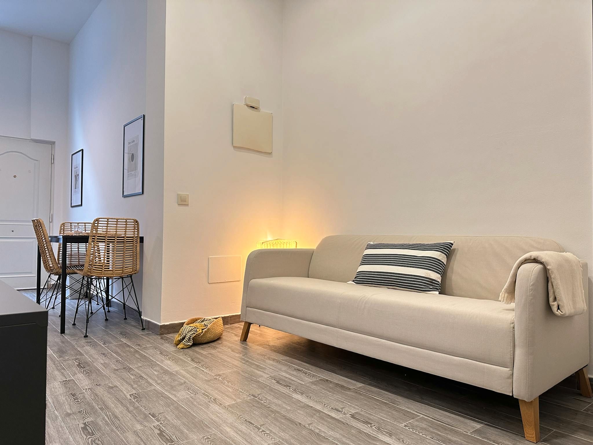 Living room of Flat to rent in  Madrid Capital  with Air Conditioner, Heating and Furnished