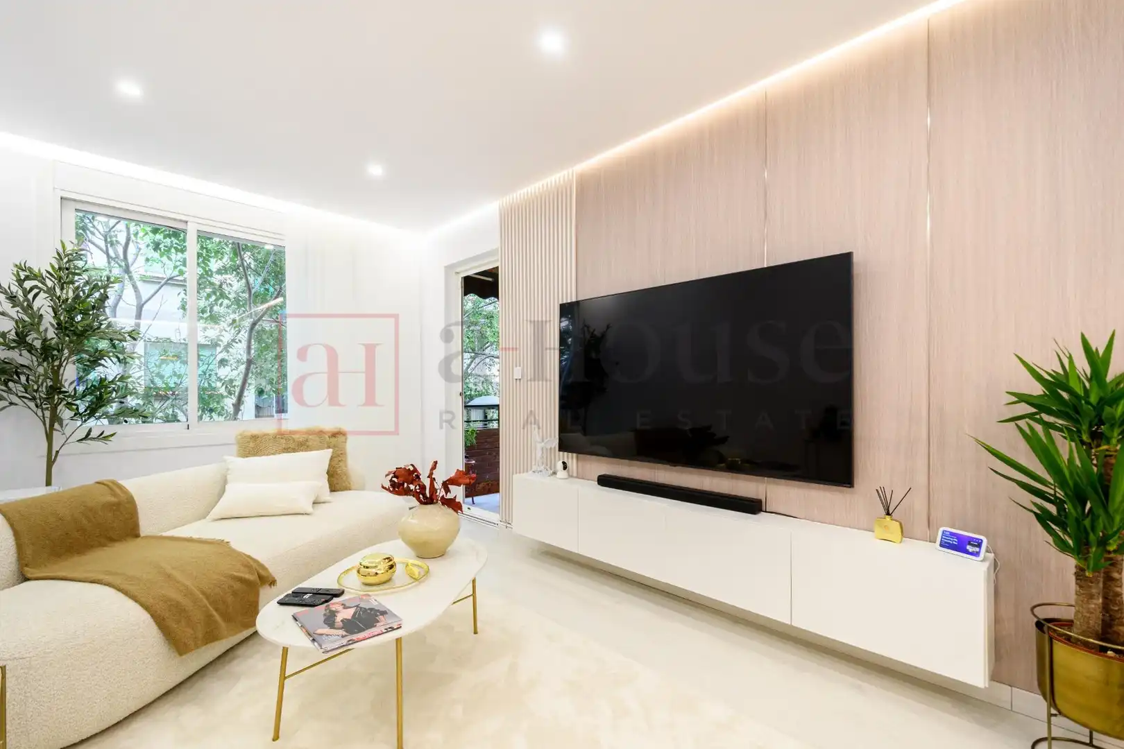 Sala d'estar de Pis en venda en Barcelona amb Aire condicionat, Calefacció i Parquet