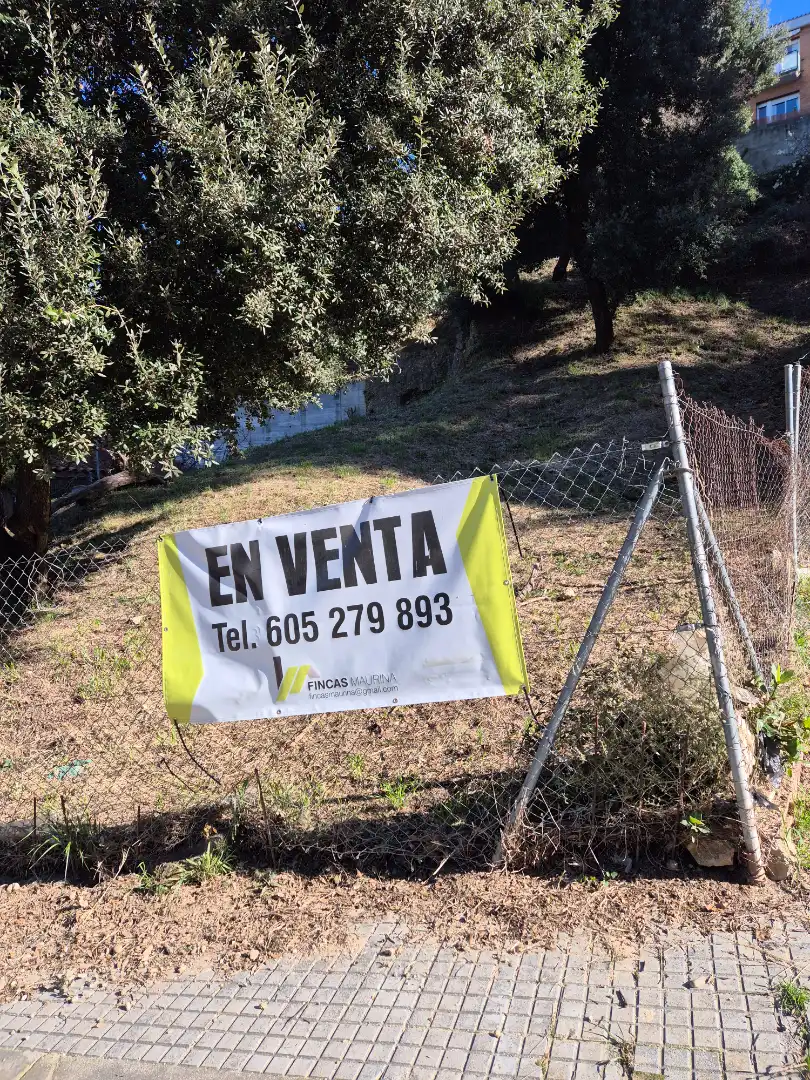 Residential land for sale in Carrer Mussol 33