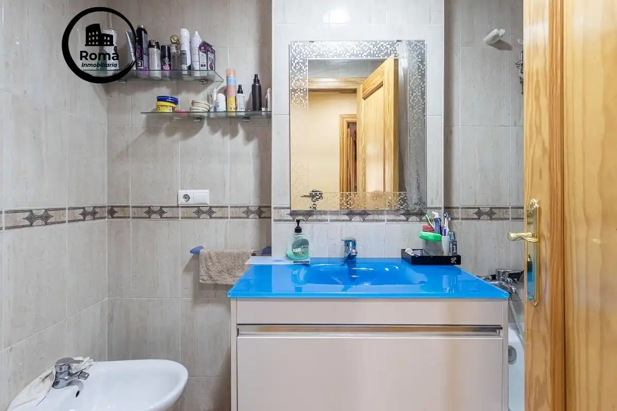 Baño de Piso en venta en Las Gabias con Aire acondicionado, Balcón y Piscina comunitaria