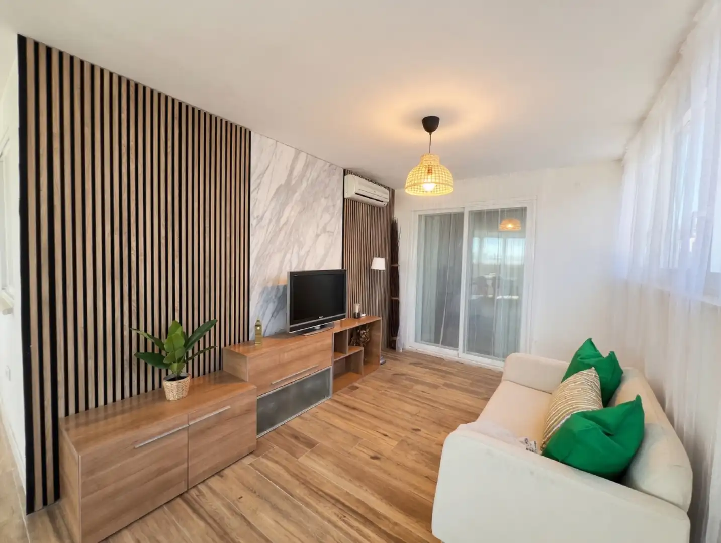Wohnzimmer von Wohnung zum Verkauf in Málaga mit Klimaanlage, Privatgarten und Terrasse