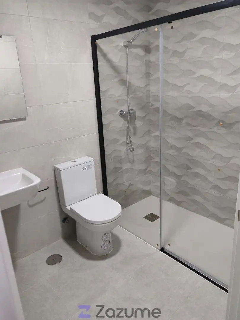 Baño de Piso de alquiler en Cáceres con Aire acondicionado, Calefacción y Parquet