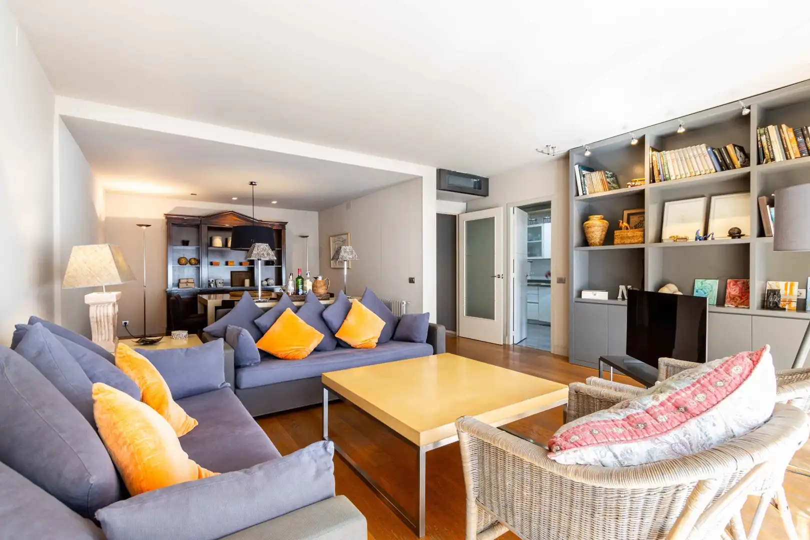 Sala de estar de Casa adosada en venta en Sabadell con Piscina comunitaria