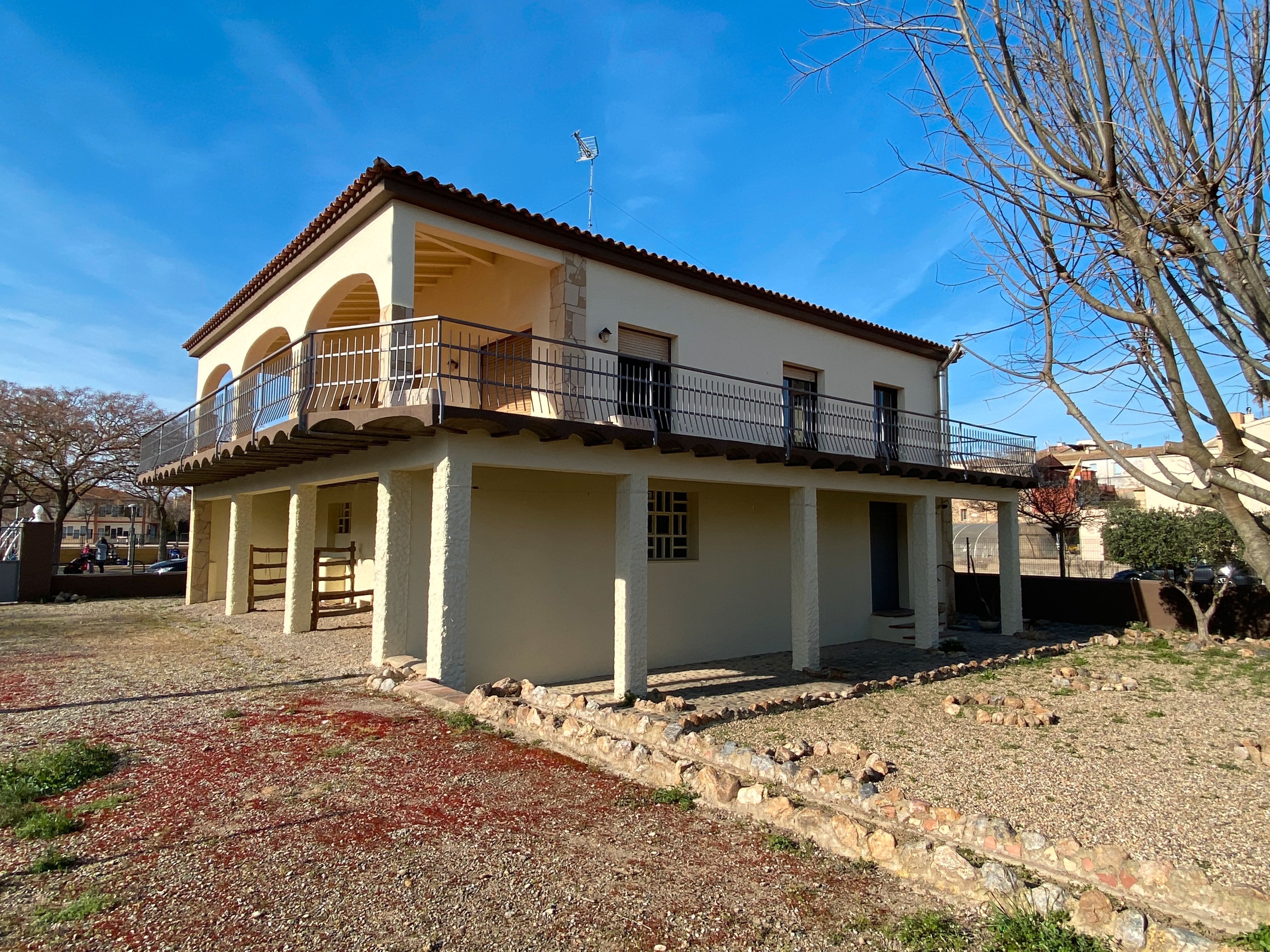 Vista exterior de Casa o xalet en venda en Castelló d'Empúries amb Calefacció, Jardí privat i Terrassa