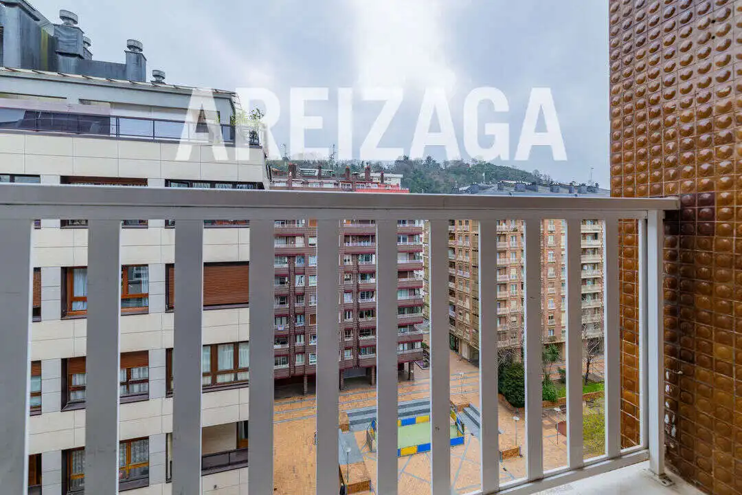 Piso en venta en Karlos I.a Hiribidea carlos, 30, Amara